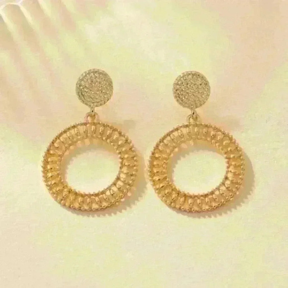 New Gold Tone Circle Statement Earrings - Picture 2 of 4